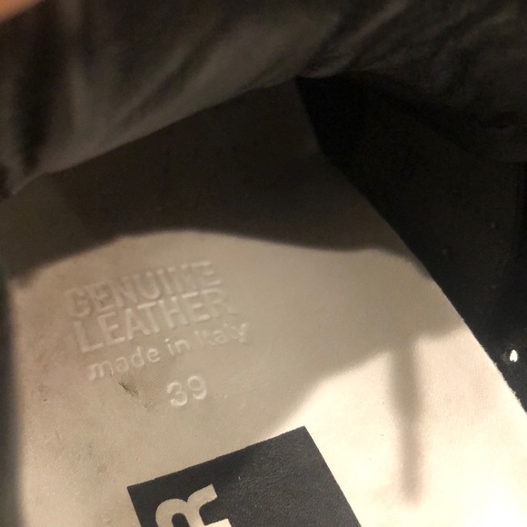 🏆Golden Goose🏆Black on  Black classic shoe. - Picture 7 of 8